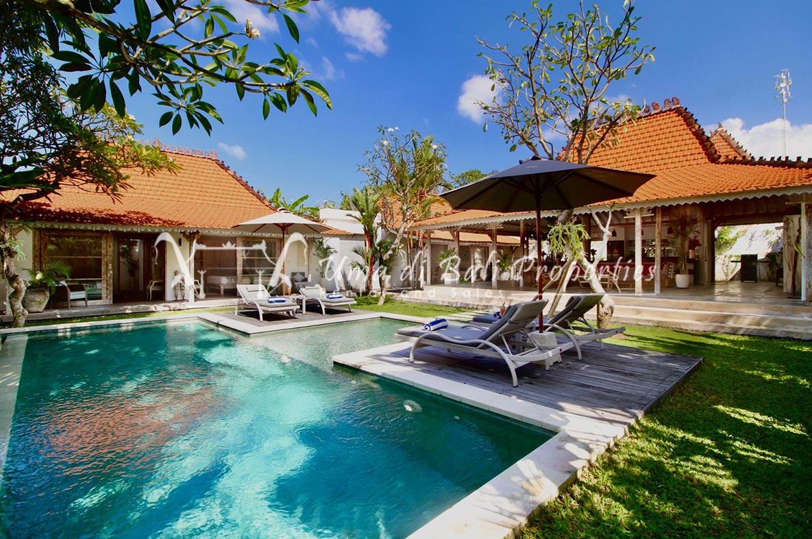 Villa Vellyn Berawa, 4-bed villa for sale in Canggu – photo 2 of 15